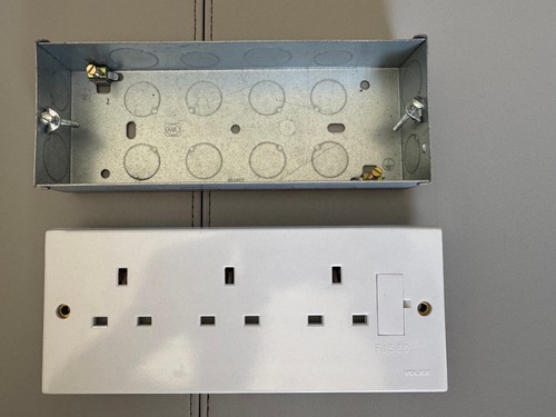 Volex triple switched socket - volex,