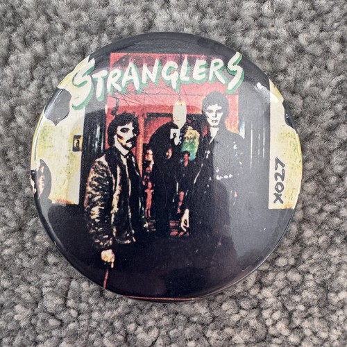 Vintage pin badge - pin,