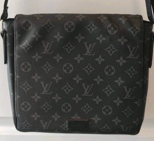 Louis vuitton district - district, pm