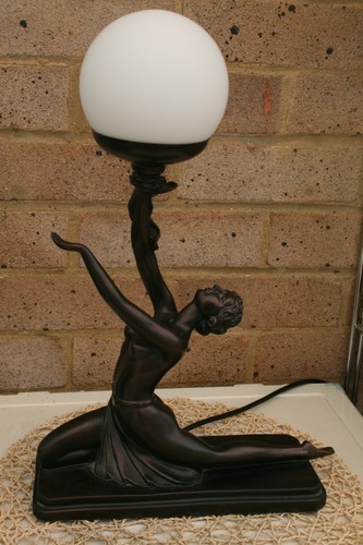 Nora kneeling art deco style - nora,