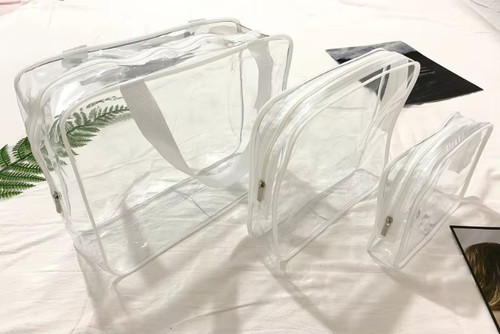 Set white clear toiletry - of,