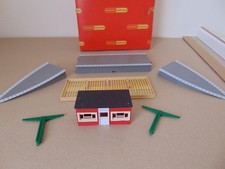 Hornby/Tri-ang ~ R.001 Wayside Station ~ OO Gauge REF6121