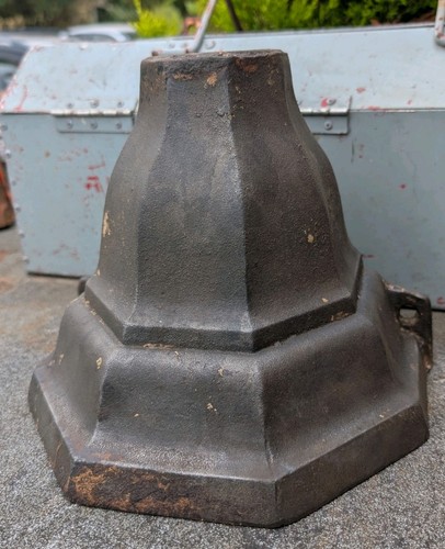 Vintage corner cast - , iron