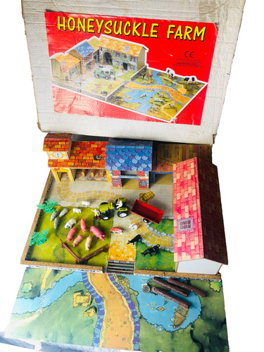 Honeysuckle farm toy large - honeysuckle,