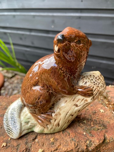 Beswick beaver log 2195 - beaver, no.