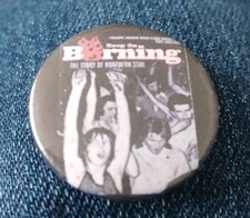 VINTAGE 25MM BUTTON/PIN BADGE KEEP ON BURNING THE STORY OF NORTHERN SOUL RARE!!