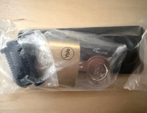 Yale hasp and brass - ,