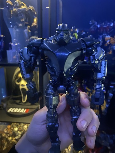 Real steel zeus figure - steel￼zeus,