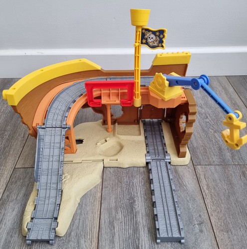 Thomas friends pirates - &,