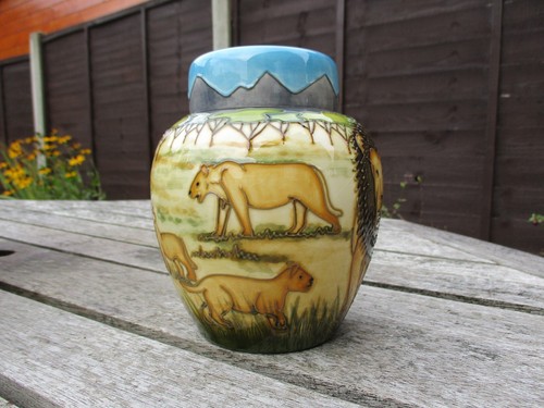 Moorcroft pottery pride - .,