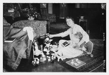 Photo:Alma Gluck Seated with