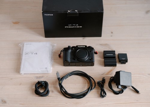 Fujifilm black camera - black,