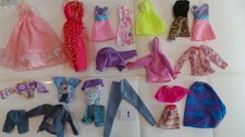LARGE BUNDLE OF DOLL'S CLOTHES