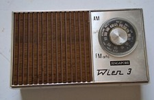 VINTAGE WIEN 3 60'S AM / FM POCKET TRANSISTOR RADIO / SINGAPORE / SOLID STATE 12