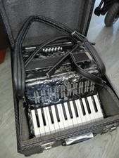 Bass piano accordian - 12,
