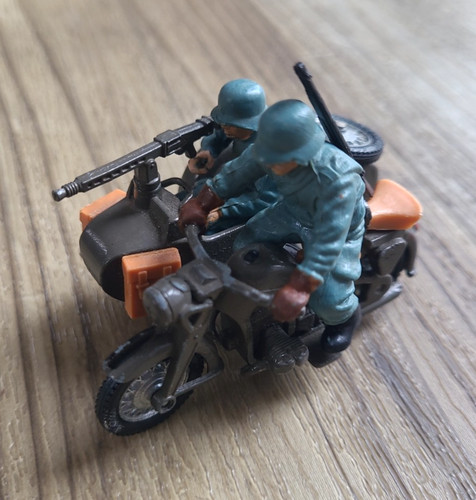 Britains deetail toy soldiers - deetail,