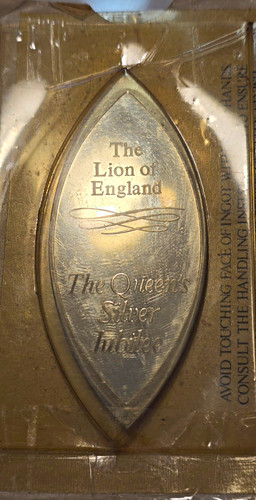 1977 danbury mint queen - 1977,