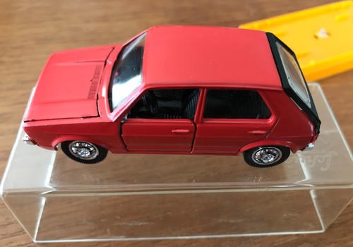 Scarce red schuco - red,