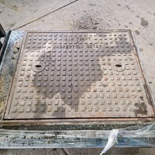 X Large Cast Iron Manhole Drain Cover & Frame 908mm X 756mm Airtight Keyhole Lid