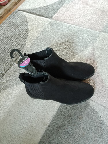 Bnwt size ladies black pull - black,