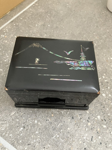 Antique japanese black lacquer - black,