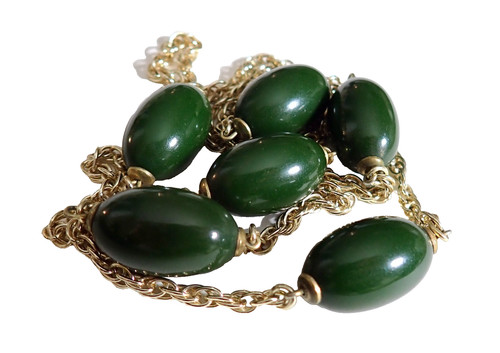 Green bakelite bead necklace - green,