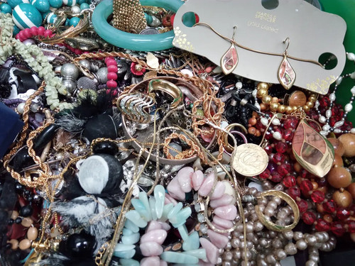 2kg costume jewellery - jewellery, bundle