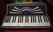 Vintage Crucianelli III 120 Bass Accordion Needs servicing
