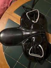 Black 5lb race saddle