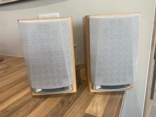 Sanyo bookshelf speakers - speakers, pair