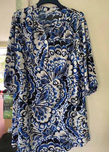 Blue black and white - blue,,