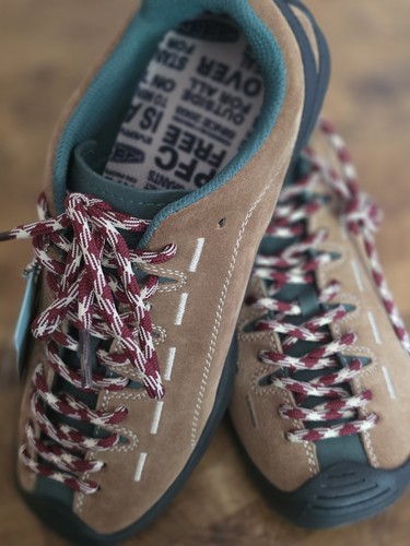 Keen women walkingl hiking - keen,