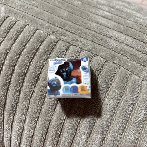Zuru mini brands - blue, robot