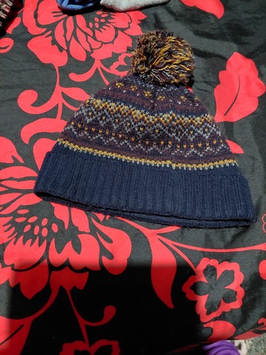 Unisex bobble hat with pattern