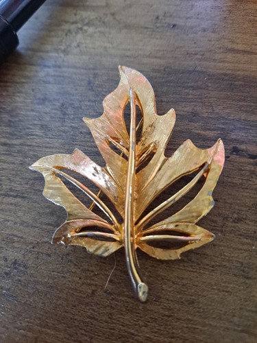 Vintage gold tone - vintage, brooch