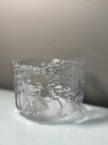 Crystal glass bowl - , titled