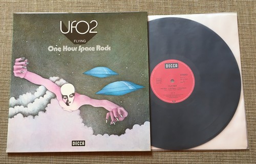 Ufo flying one - ufo, hour