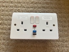 MK K6231 white plastic 2g 13a RCD socket active