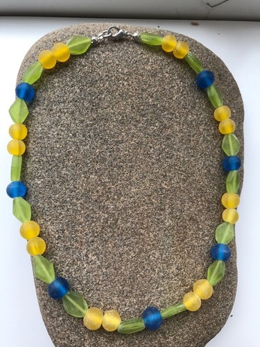 Coloured frosted glass beads - coloured,