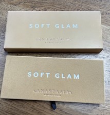 Anastasia Beverley Hills Soft Glam Eyeshadow Palette with box