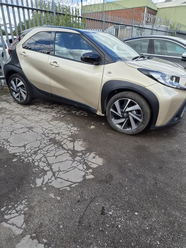 Damaged repairable toyota - damaged,