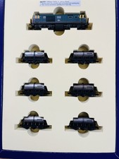 Dapol ND-084E  Hymek class 35 Two tone Green   + 6 , 6 wheel tankers weathered 