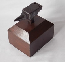 VINTAGE CAST IRON ANVIL ON WOODEN BLOCK PAPERWEIGHT SCULPTURE USE, UNUSUAL SMALL