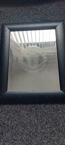Manchester united crest - united,