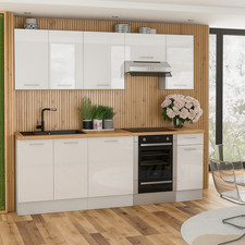 White Gloss Fitted Kitchen