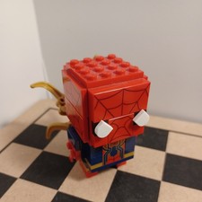 Lego 40670 Iron Spider-man Marvel Brickheadz. Bottom square plate missing