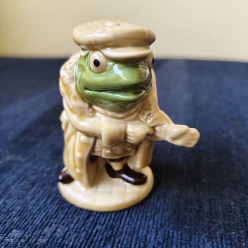 Wade toad hall - of, figure