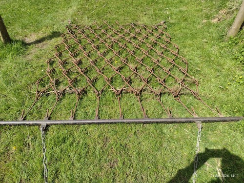 Chain harrows