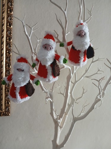 Xmas santas hand knitted - 3,