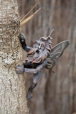 Fairy Garden Tree Ornament Peeker Branch Hugger King Statue Outdoor Decor Bronze